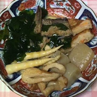 竹輪、揚かまぼこ、わかめ、身欠き鰊、蒟蒻、筍の煮物